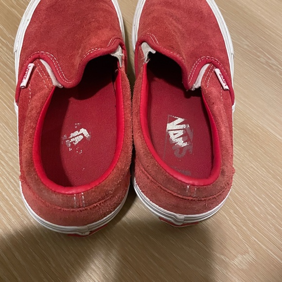 Red vans - Picture 3 of 5